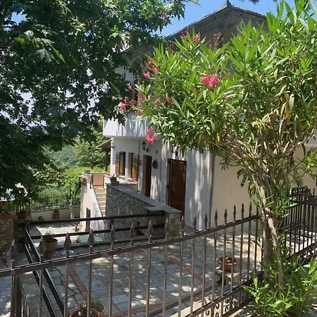 Ferienhaus La Maison Des Fleurs. Miléai