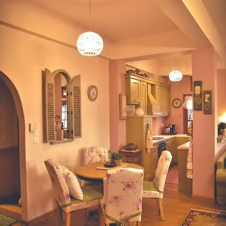 Ferienhaus La Maison Des Fleurs. Miléai