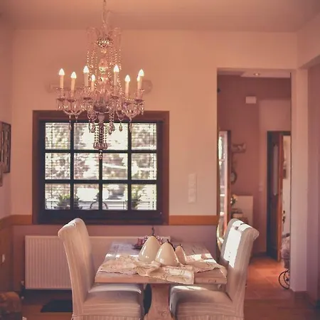 Ferienhaus La Maison Des Fleurs. Miléai