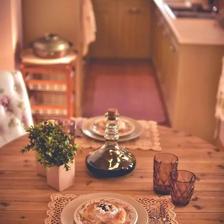 La Maison Des Fleurs. Miléai