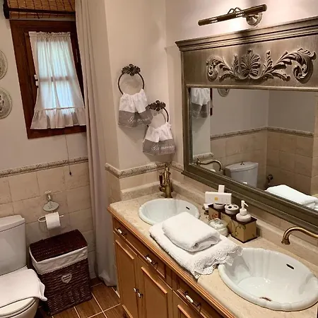 Ferienhaus La Maison Des Fleurs. *